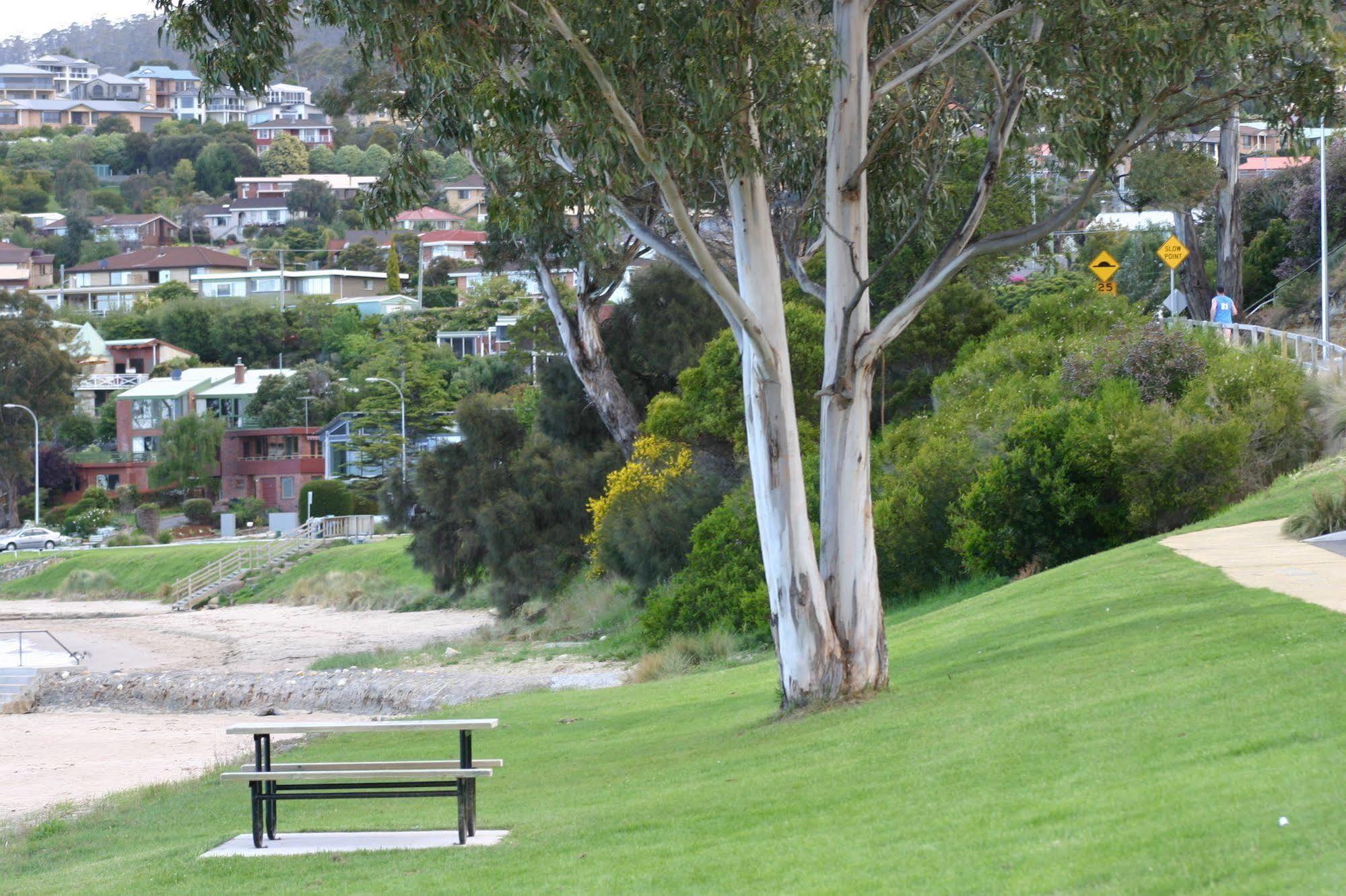 Cedar Cottages Blackmans Bay Exteriör bild
